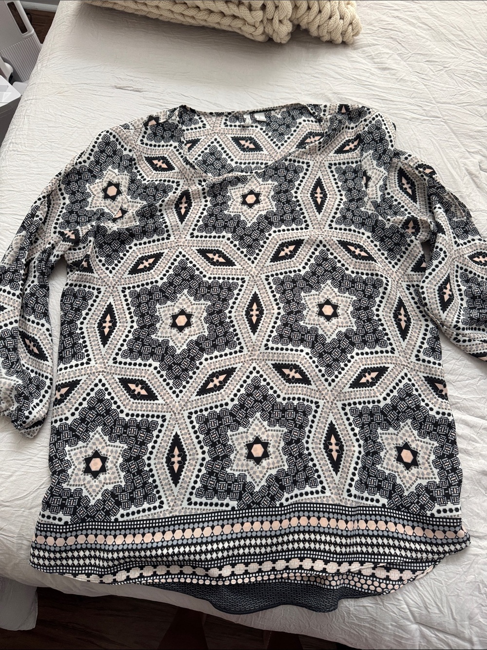 Cato Geometric Star Print Blouse in Black, Cream & Blush